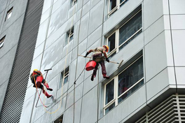 不同材質的外墻應當如何正確開展外墻清洗作業?