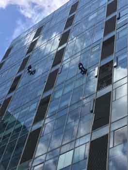 鷹隆環(huán)境外墻清洗的操作流程有哪些?