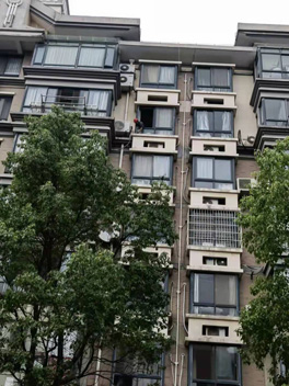 窗臺下都是濕的,是窗戶漏水嗎?漏水的原因是什么?怎么解決?