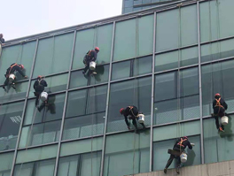 保潔員如何高空作業(yè)?