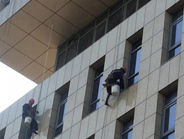 外墻清洗公司解答外墻清洗費(fèi)用、清洗內(nèi)容